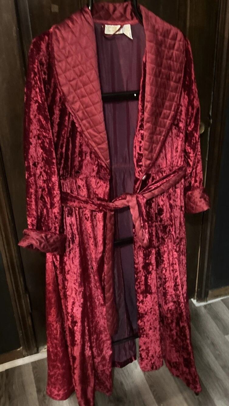 Victoria’s Secret Red Crushed Velvet Quilted Robe Gold Label With Robe Size M/L